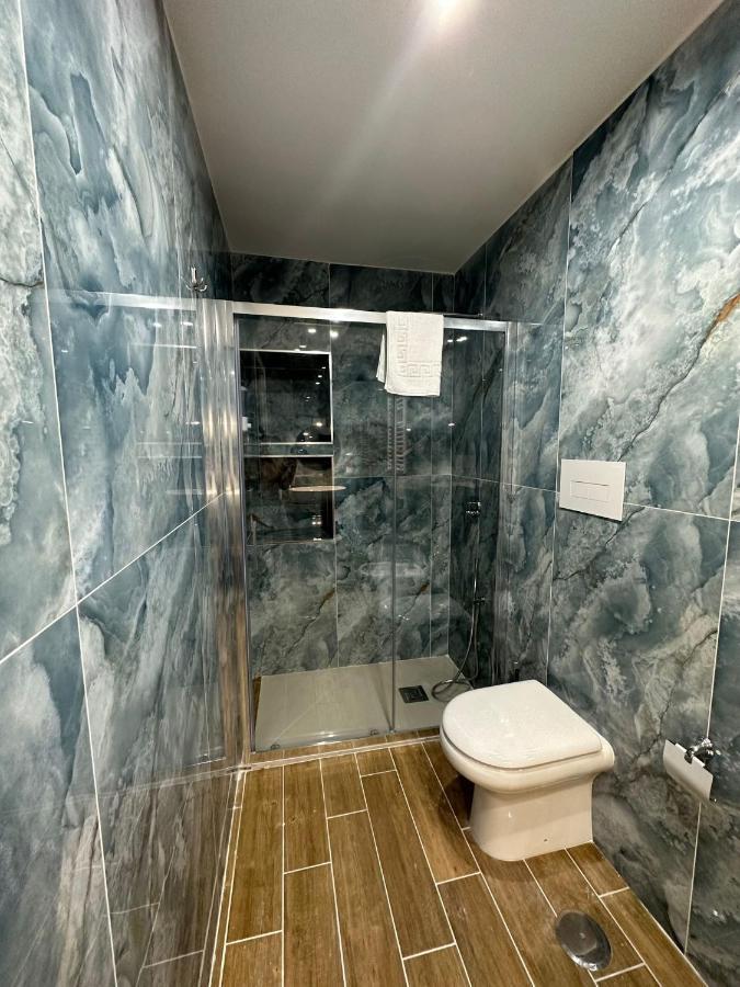 Triple Room Bath