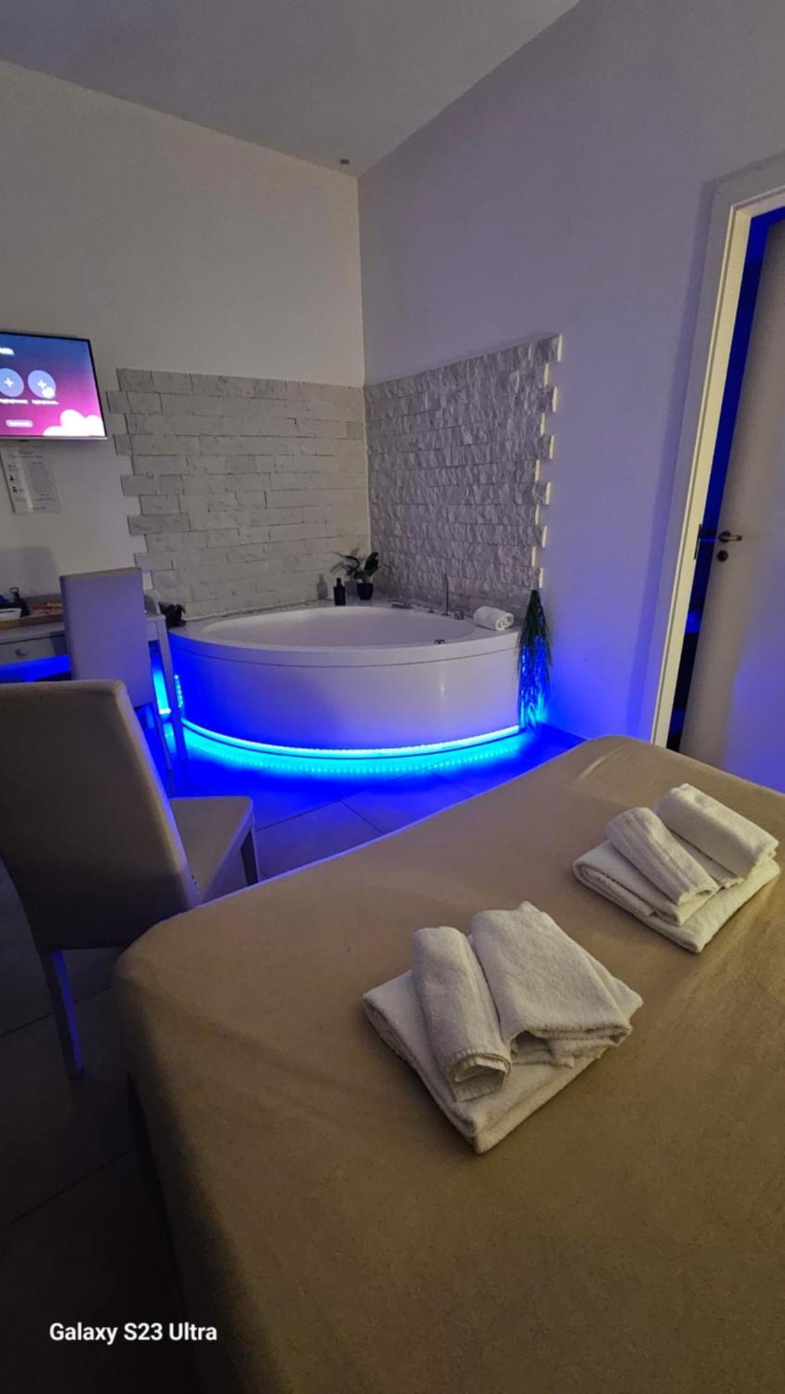 Deluxe Double or Twin Room Spa Bath