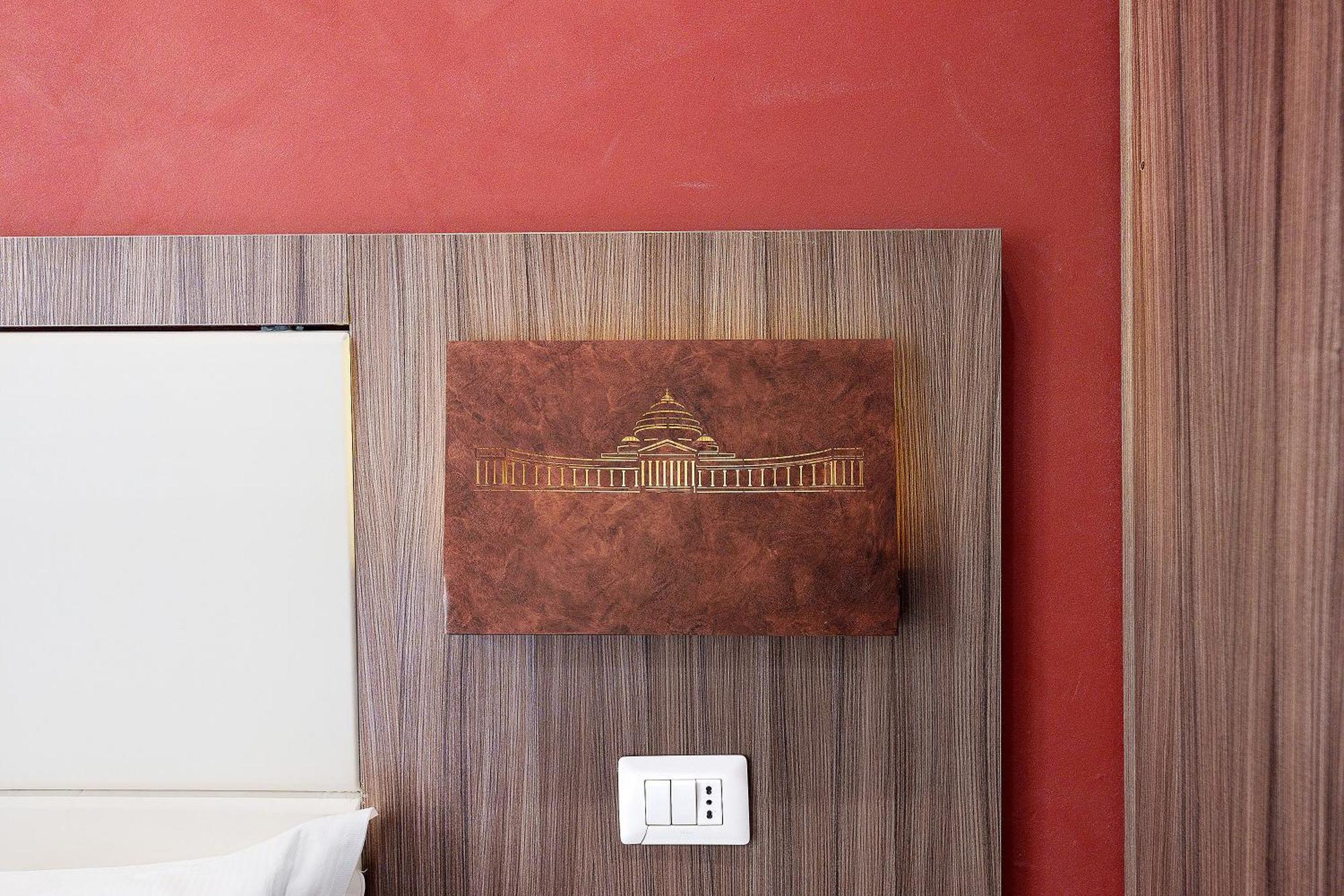 Deluxe One-Bedroom Apartment