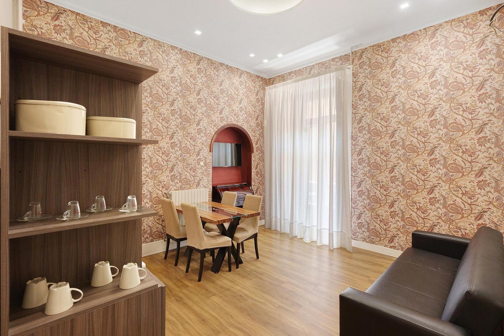 Deluxe One-Bedroom Apartment
