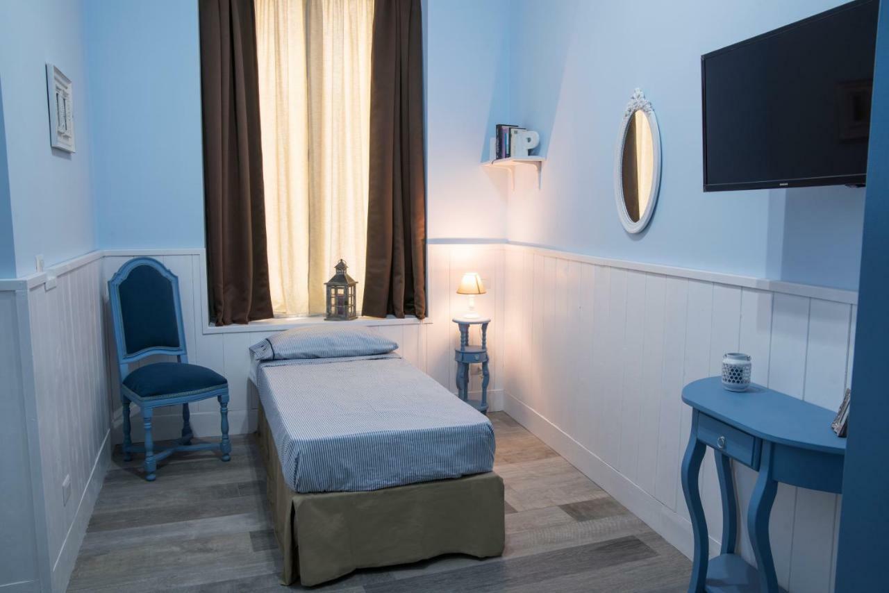 Twin Room Private Bathroom