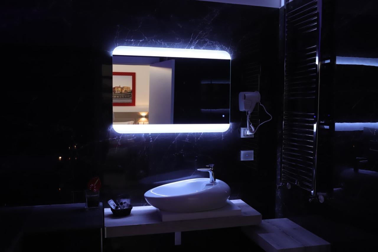 Deluxe Suite Spa Bath