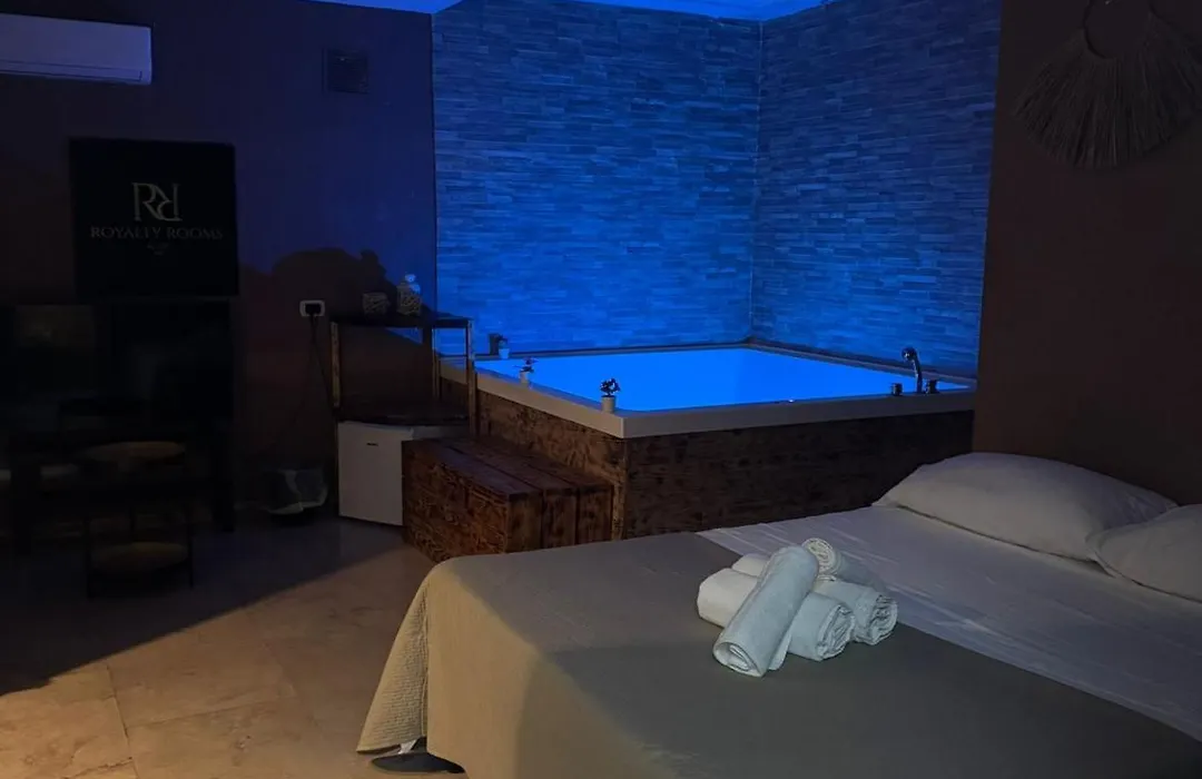 Royalty Rooms & Spa-1